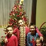 Karácsonyfa otthon: Barnika, Andriska, Tamás és Andrea
