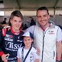 Tamás a hétvége magyar hőseivel: Tassi Attilával és Michelisz Norbival. A M1RA-s pólón a csapat mindhárom versenyzőjének aláírása: Roberto Colciago, Attika és Norbi.
