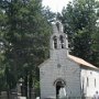 Egy másik kirándulás, ezúttal Cetinjébe. Cetinje Montenegró történelmi fővárosa, a montenegrói elnök rezidenciája jelenleg is itt található. Egy nagyon különleges hangulatú kis városka, a Lovćen hegy tövében, mindössze 14 ezer lakossal. A képen 1450-ben épült <a href="http://en.wikipedia.org/wiki/Vla%C5%A1ka_Church" target="_blank">Vlah templom</a>.