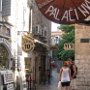 Utca Budva óvárosában.