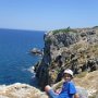 A Kria Vrisi part felett magasodó sziklatömeg, rajta egy ókori város (Kirinthos) maradványai.